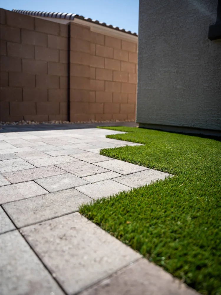 Artificial-Turf-Patio-Paver-07
