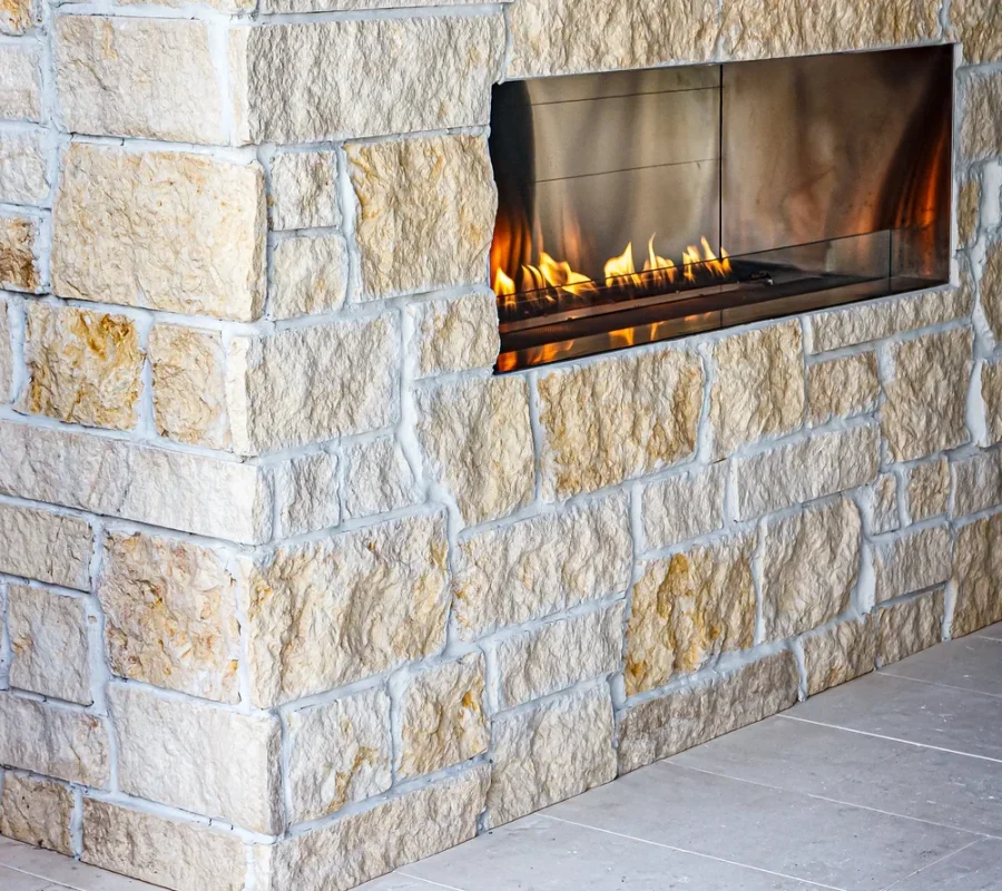 Contemporary+fire+pits+with+natural+stone+and+warm+evening+light+in+Paradise+Valley,+AZ