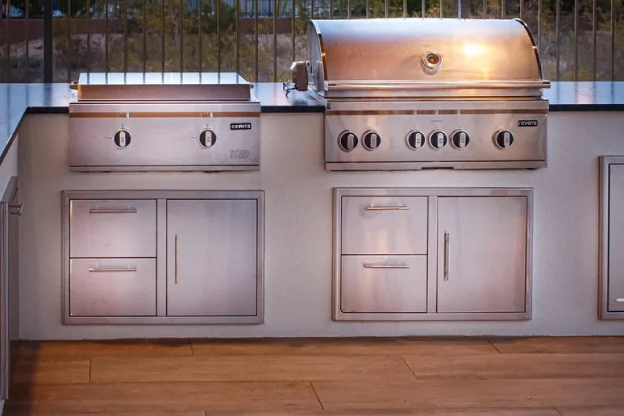 outdoorkitcheninScottsdaleAZwithpergolaroofbarseatingandoutdoorlighting.webp